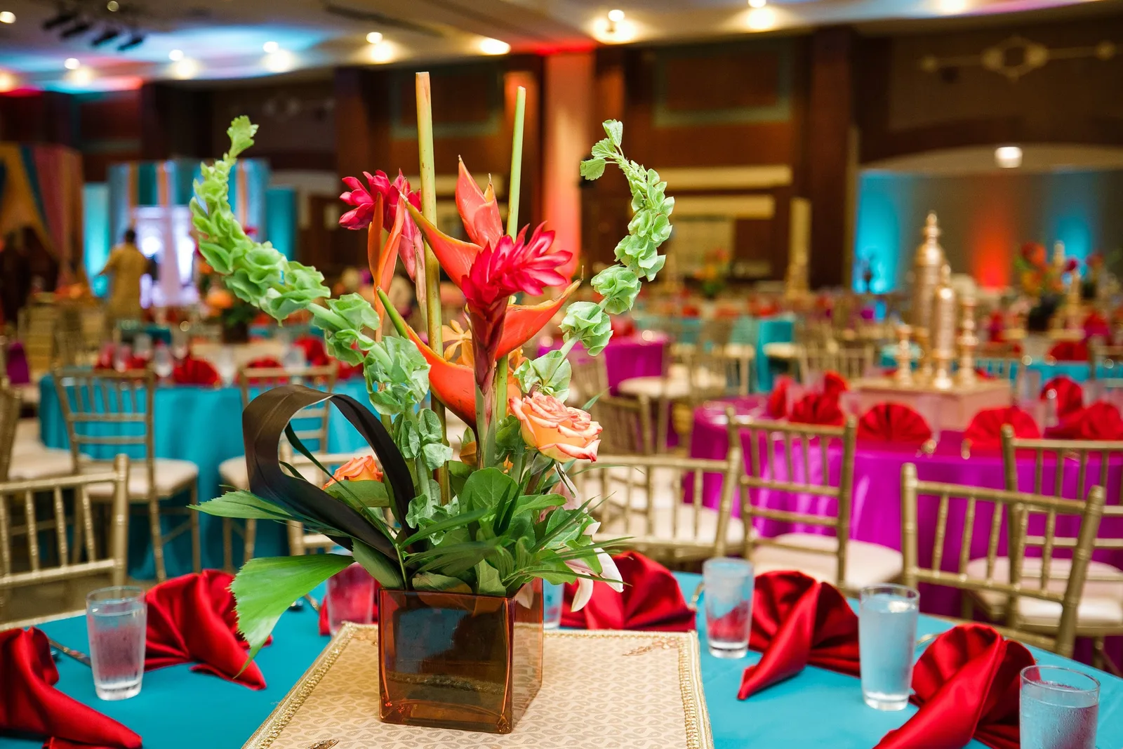 Elegant table centerpiece for Indian wedding reception, Illinois